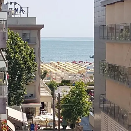 A 100 Metri Dal Mare Apartamento *